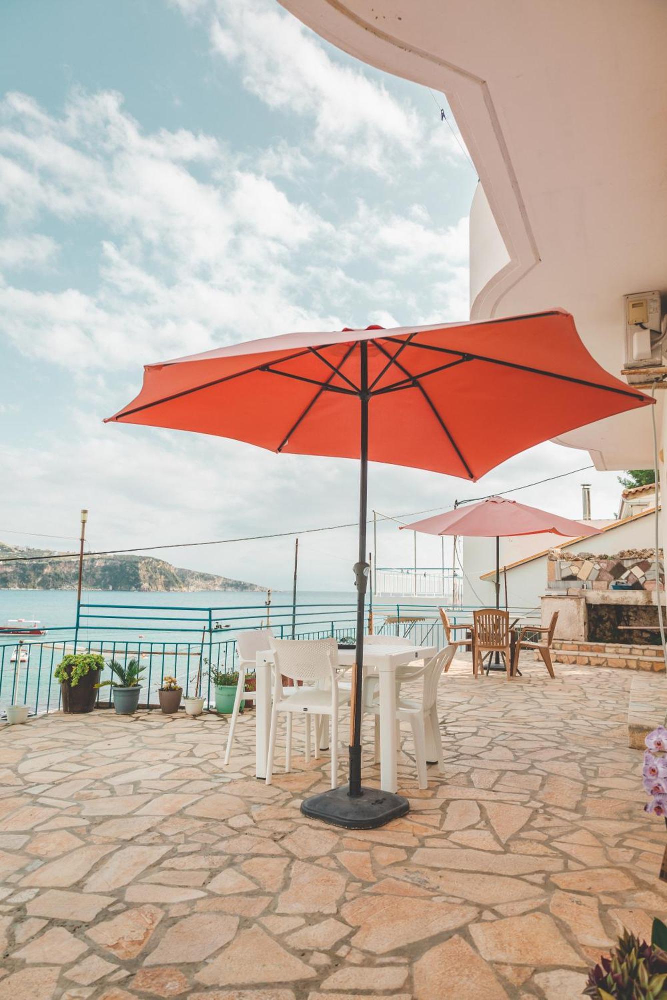 Beachfront Apartment Himarë Exterior foto