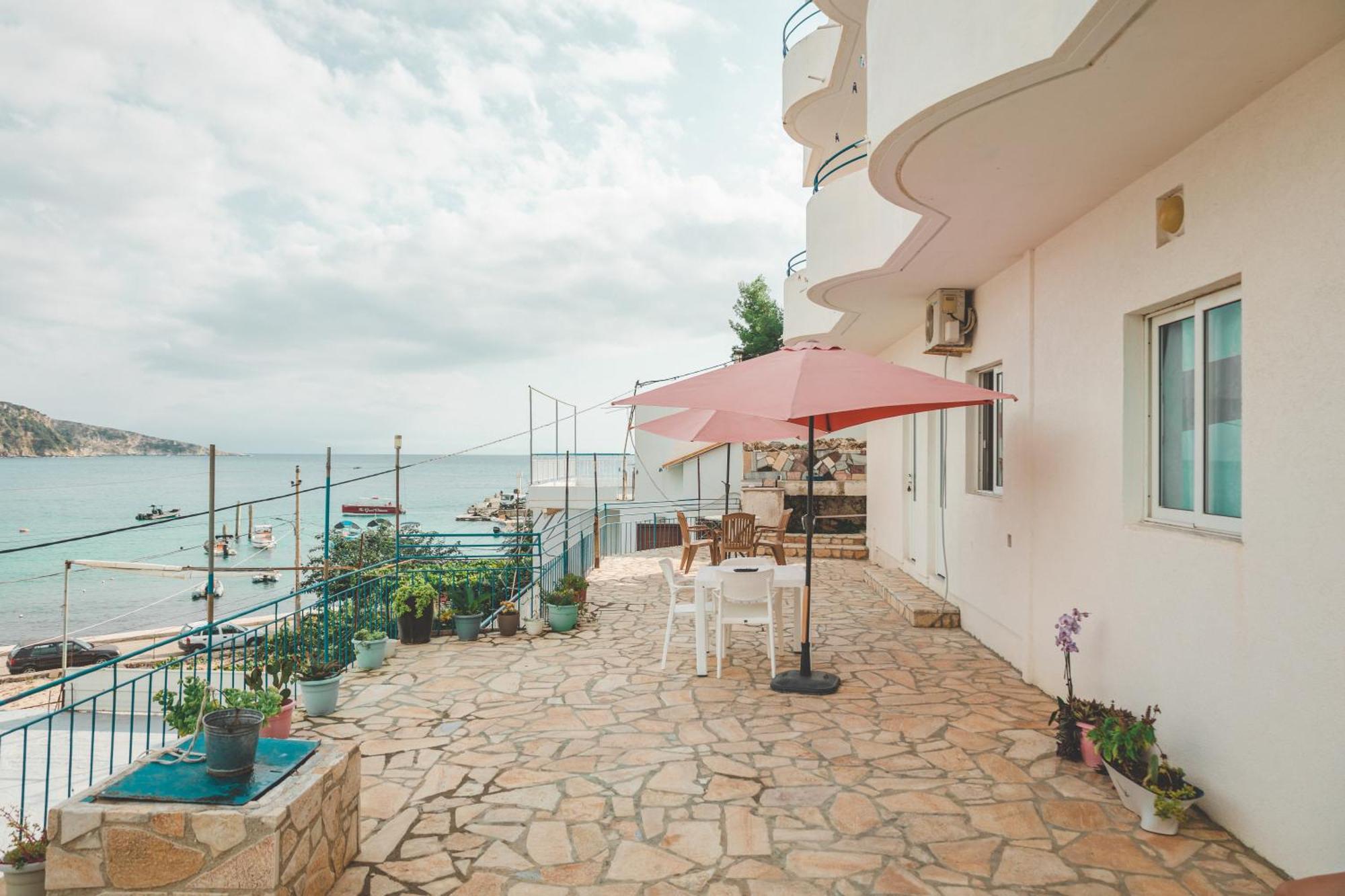 Beachfront Apartment Himarë Exterior foto