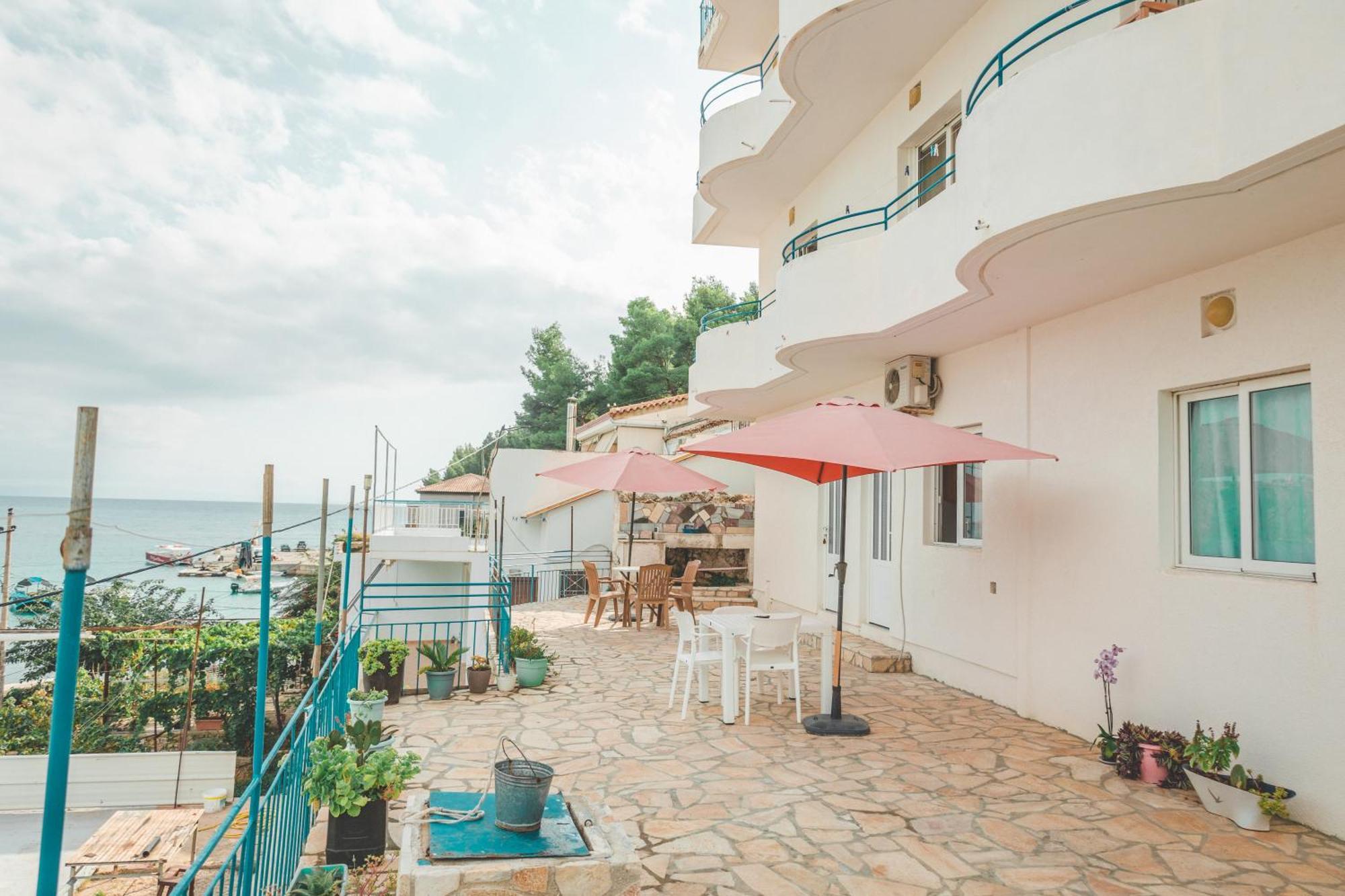 Beachfront Apartment Himarë Exterior foto